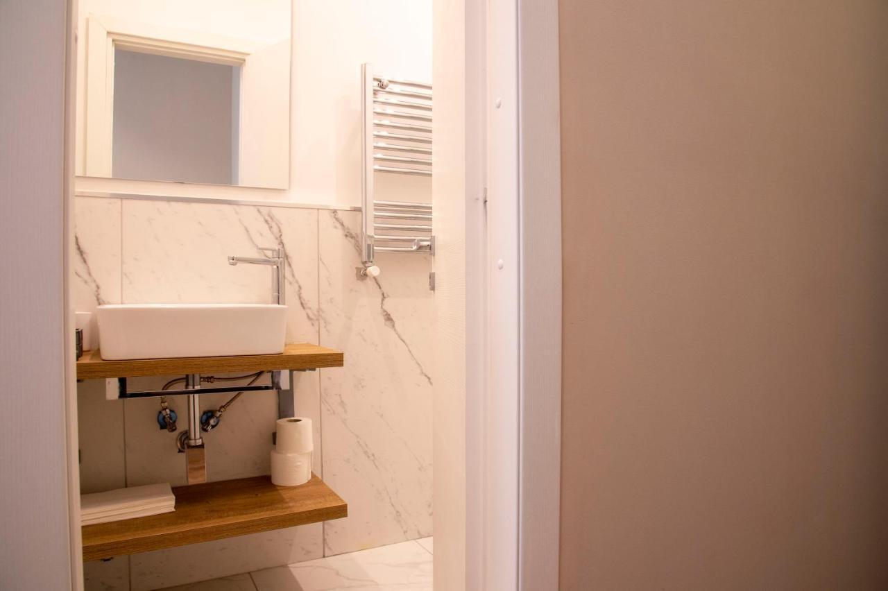 רומא Ad Suites Tritone מראה חיצוני תמונה