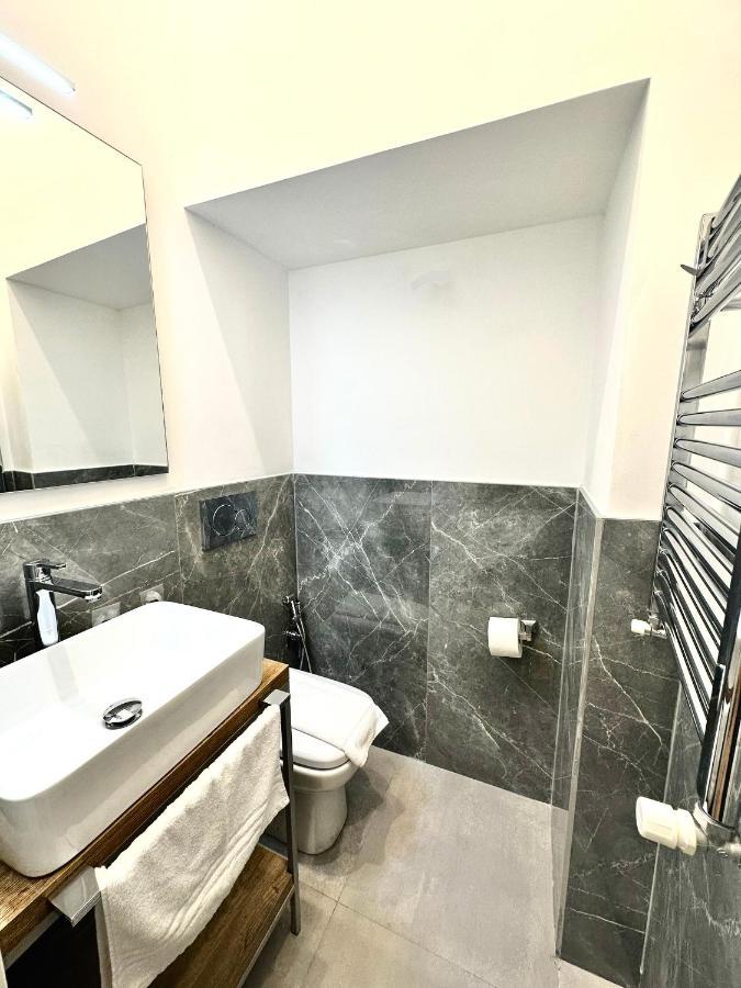 רומא Ad Suites Tritone מראה חיצוני תמונה